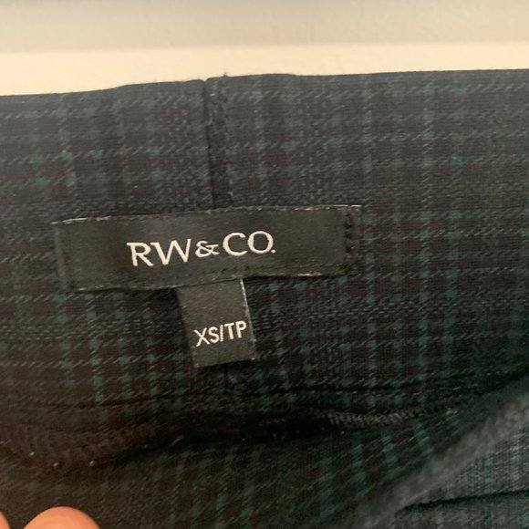 3/20$ RW&CO dark plaid legging pants - Picture 4 of 4